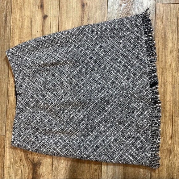 Apostrophe gray woven tweed skirt with a fringe hem wool blend - Picture 6 of 7